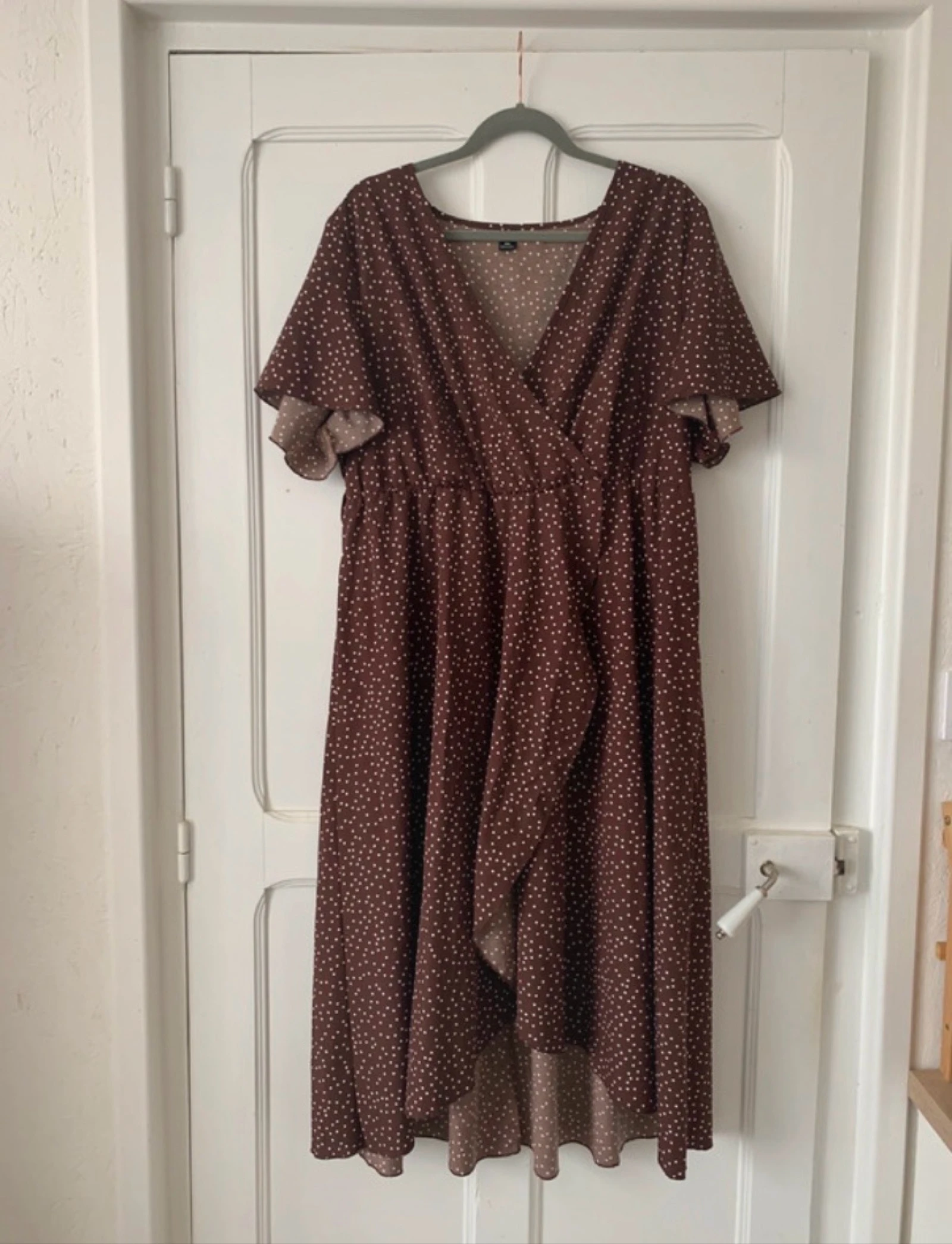 Robe portefeuille à pois volants marron/blanc femme - Taille 2XL Curve